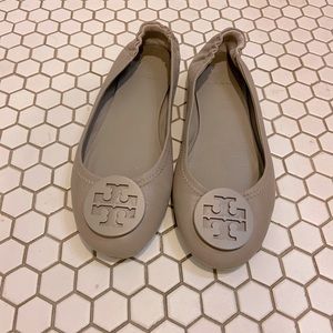 TORY BURCH Minnie Travel Ballet Flats Size 7.5 in Taupe / Gray-ish color $45